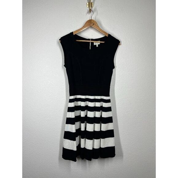 Milly Stretch Knit Fit And Flare Dress Medium Black White Stripes - Picture 1 of 5